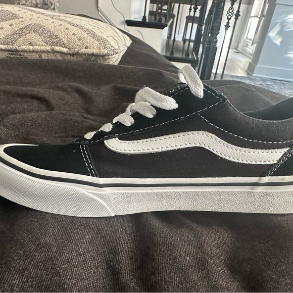 Vans - Picture 5 of 9